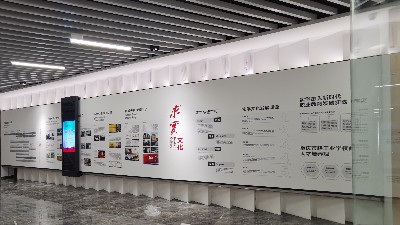 中億睿互動滑軌屏為重慶市輕工業學校打造智慧校園